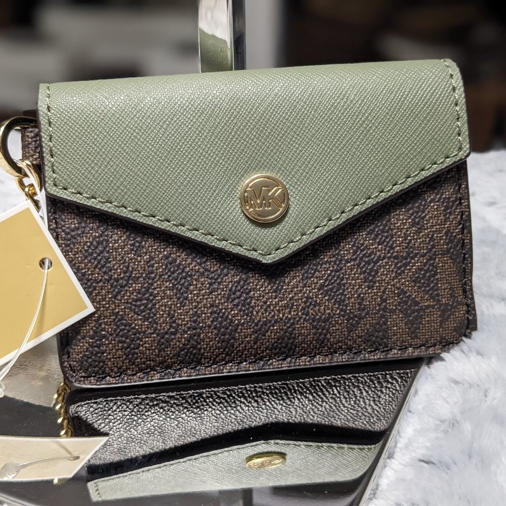 Michael Kors- Small Flap Key Ring Card Case